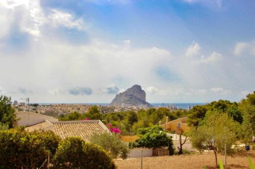 Estrelizia - pretty holiday property with garden and private pool in Calpe