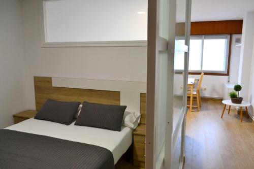 Tempat tidur dalam kamar di Apartamentos Alda Santa Cristina