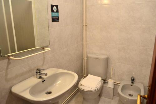 Koupelna v ubytování Apartamentos Alda Santa Cristina