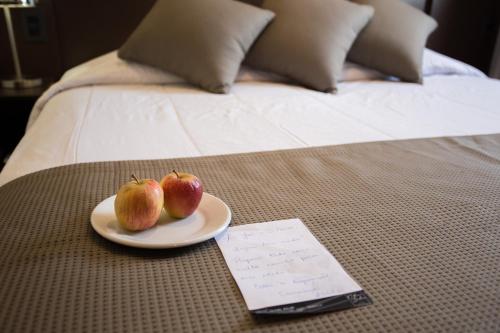 Olavo Bilac Hotel tesisinde bir odada yatak veya yataklar