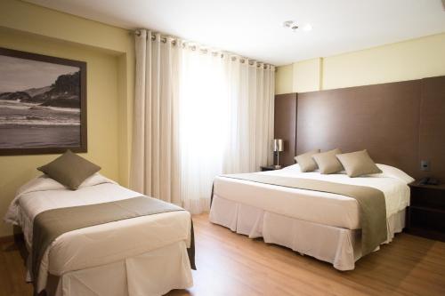 Llit o llits en una habitació de Olavo Bilac Hotel