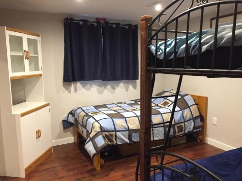 a bedroom with a bunk bed and a bunk bed gmaxwell gmaxwell gmaxwell gmaxwell gmaxwell gmaxwell at The Calgary Hub hostel style Home in Calgary