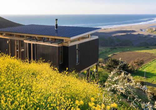 a house with solar panels on top of a hill at Lodge Alas de Matanzas in Matanzas