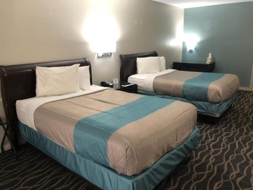 Кровать или кровати в номере Motel 6-Shartlesville, PA