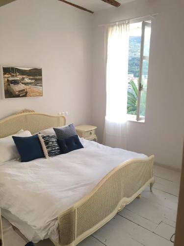 Ένα ή περισσότερα κρεβάτια σε δωμάτιο στο Villa Riva, Vis