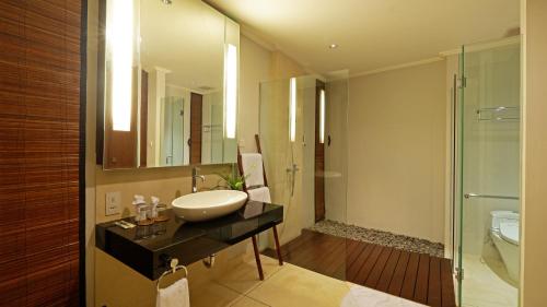 Et badeværelse på Villa 58 Tanah Lot