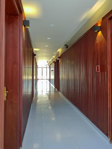 an empty hallway in a building with wooden walls at Montagne Regency in Kampot