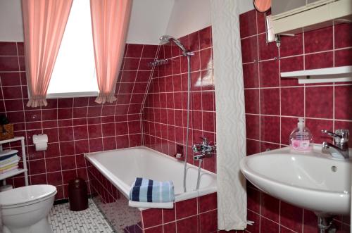 Ένα μπάνιο στο Ferienwohnung Schultze