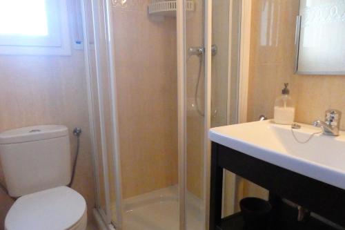 a bathroom with a shower and a toilet and a sink at MEDDAYS CHALET EUCALIPTUS 6 in Miami Platja