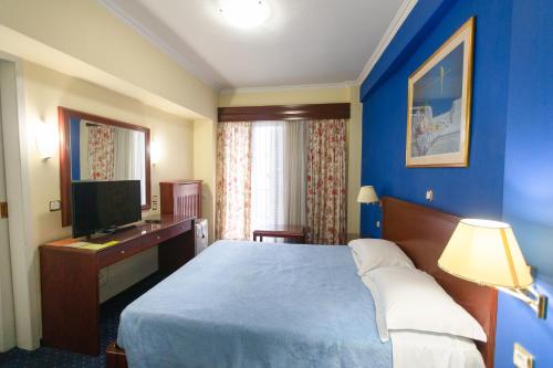 Ένα ή περισσότερα κρεβάτια σε δωμάτιο στο Grand Hotel
