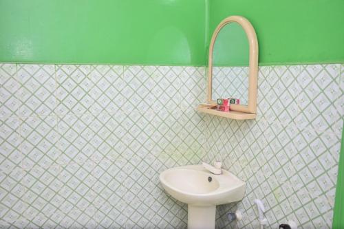 A bathroom at AKR Hotel Kilinochchi