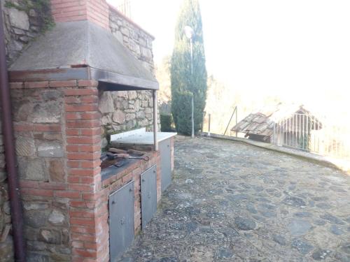 an outdoor brick oven in a brick building at Rocca Palazzaccio in Impruneta