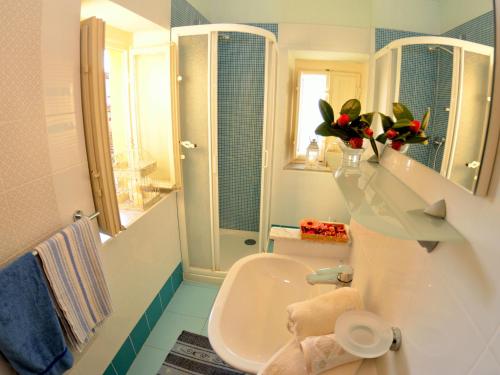 Ένα μπάνιο στο Lucca Retreat with Pool