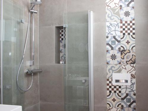 a shower with a glass door in a bathroom at Hotel Ross in Meißen