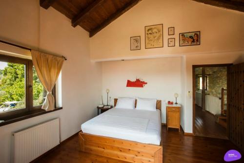 Ένα ή περισσότερα κρεβάτια σε δωμάτιο στο Country House Spitaki 