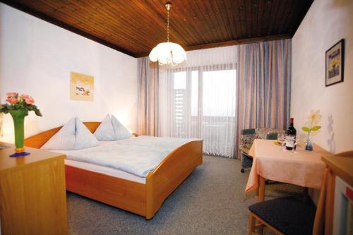 Postel nebo postele na pokoji v ubytování Hotel Garni Frühstückspension Neff