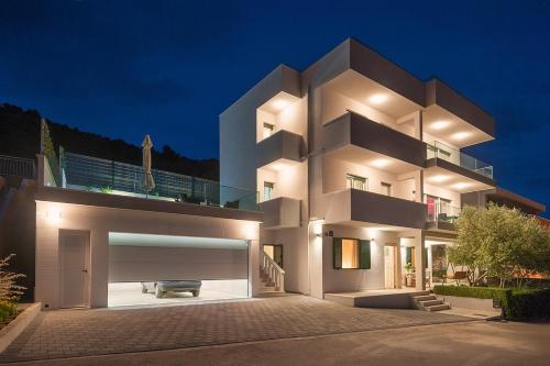 Villa Somnium near Trogir, pool and gym
