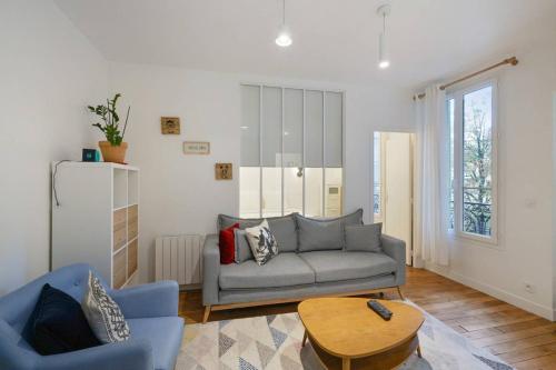 Modern and charming 2bd for 5p in the 15thにあるシーティングエリア