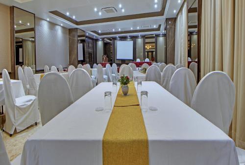 Εστιατόριο ή άλλο μέρος για φαγητό στο West End Hotel Opp Bombay Hospital