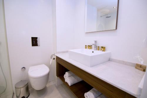 Ένα μπάνιο στο Neopol Hotel