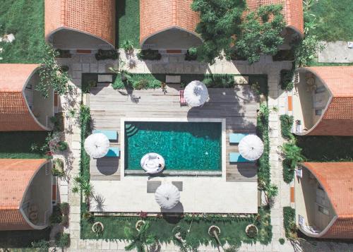 an overhead view of a swimming pool in a yard at La Roja Bungalows in Nusa Penida