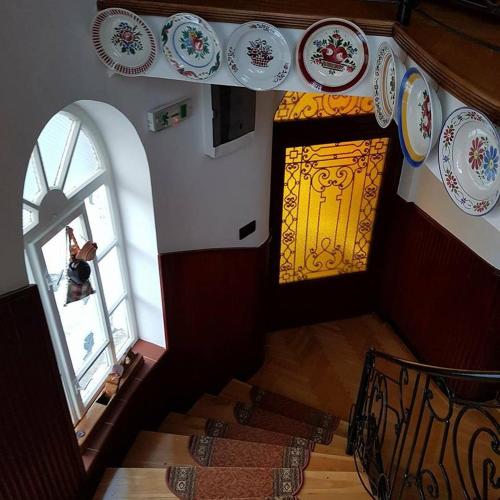 a person taking a picture of a room with plates on the wall at Recea186 in Recea
