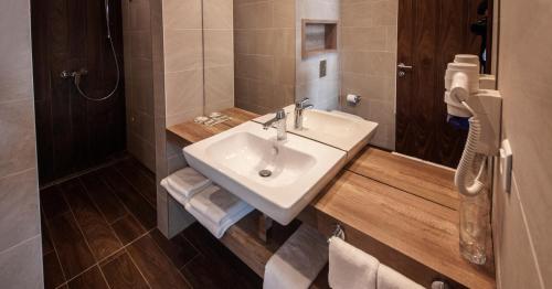 Ванна кімната в Villas and apartments Oaza