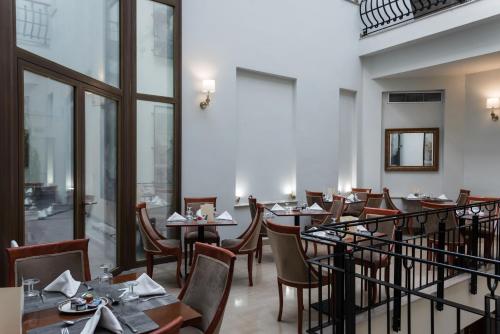 Reštaurácia alebo iné gastronomické zariadenie v ubytovaní Capsis Bristol Boutique Hotel