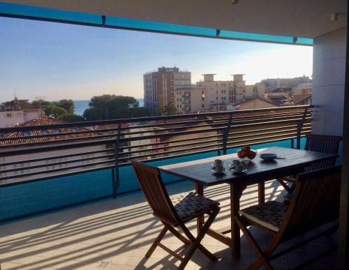 a table and chairs on a balcony with a view at Appartamento Tiziano in Grado