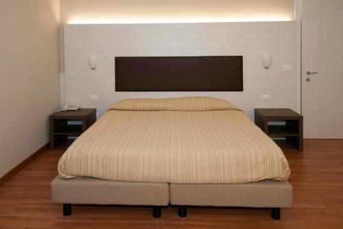 Postel nebo postele na pokoji v ubytování HOTEL BUCA DI BACCO