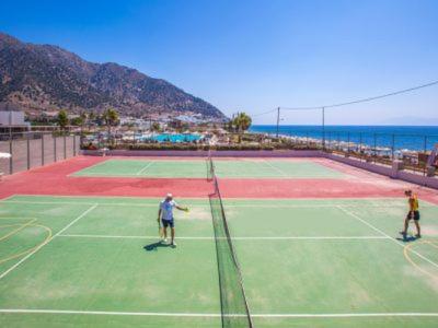 Tenis a/nebo squash v ubytování Akti Palace Hotel nebo okolí