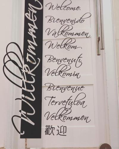 a sign that says welcome gmaxwell gmaxwell gmaxwellorenorenorenorenorenorenletterletter at Ferienwohnung am Schlössle in Ochsenfurt