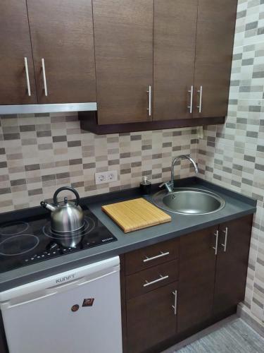 a kitchen with a stove and a sink at Studio Gio - Paraiso del Sur in Playa Paraiso