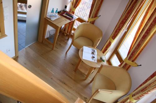an overhead view of a living room with chairs and a table at Dohlmühle Hotel & Weingut in Flonheim