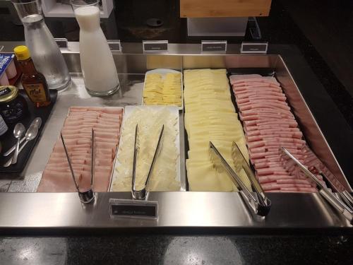 a grill with different types of meats and cheese at ibis budget Parauapebas in Parauapebas