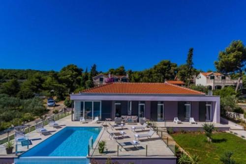 a villa with a swimming pool and a house at Villa R&B in Sutivan