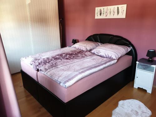 Un pat sau paturi într-o cameră la Birke 1