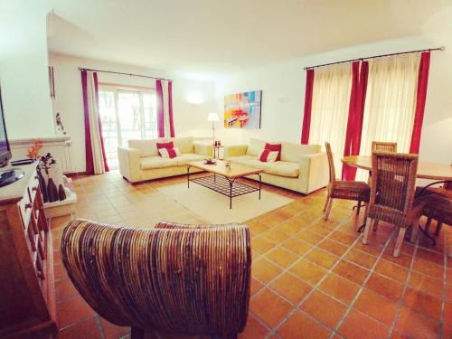 a living room with a couch and a table at Good vibes in Amoreira