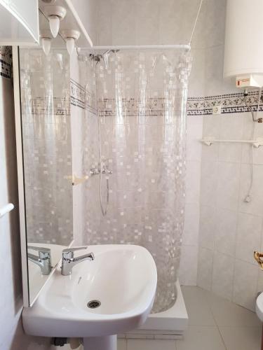 a bathroom with a sink and a shower at Catalejo 5 Aguilas,Murcia in Águilas