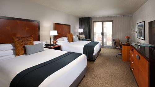The Paramount Hotel Portland Image