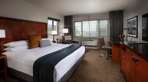The Paramount Hotel Portland Image