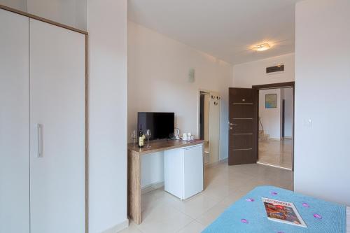 Телевизор и/или развлекательный центр в Le Marc Guest house