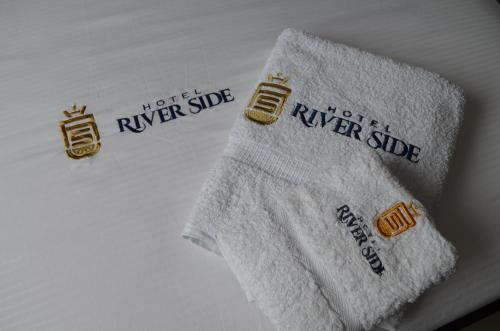 a white towel with the words not a river side on it at Hotel River Side in San Martín