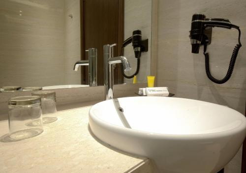 Koupelna v ubytování Grand Soll Marina Hotel