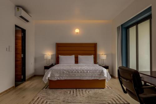 Ein Bett oder Betten in einem Zimmer der Unterkunft Ashore by Vista, Beachfrom 6BHK, ultra luxurious with Infinity pool, SPA at Morjim