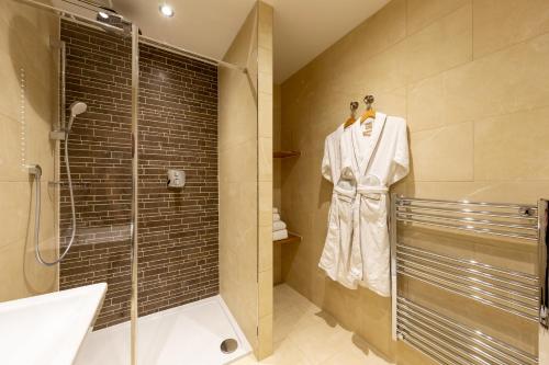 Phòng tắm tại Sandhills Apartments, Mudeford