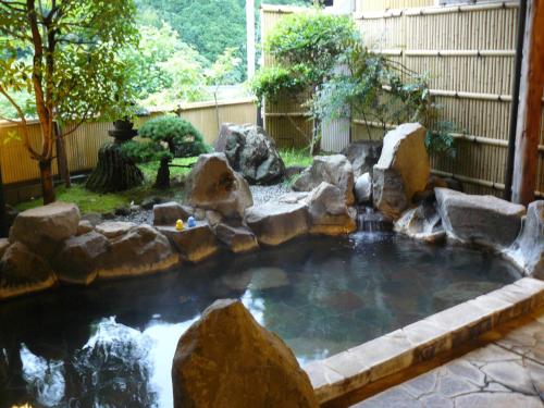 Κήπος έξω από το Ryokan Yamashiroya