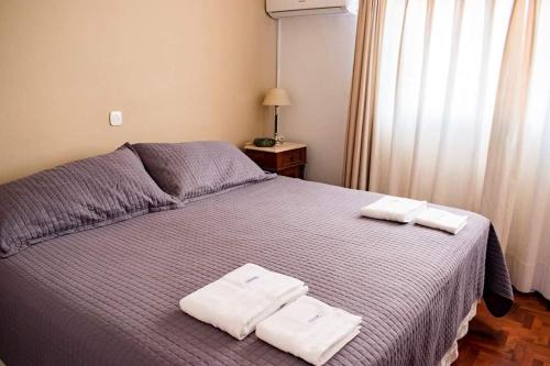 Tempat tidur dalam kamar di AMPLIO DEPARTAMENTO -EXCELENTE UBICACION- CON COCHERA