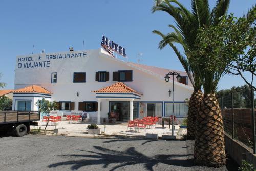 a palm tree in front of a building at "O Viajante" Low Cost Hotel in Estremoz