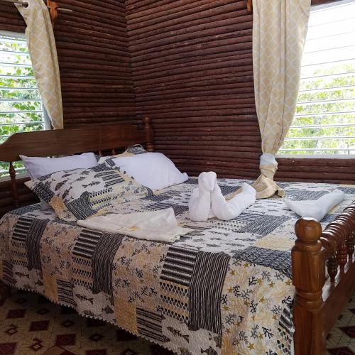 Palmento Grove Garifuna Eco-Cultural & Healing Instituteにあるベッド